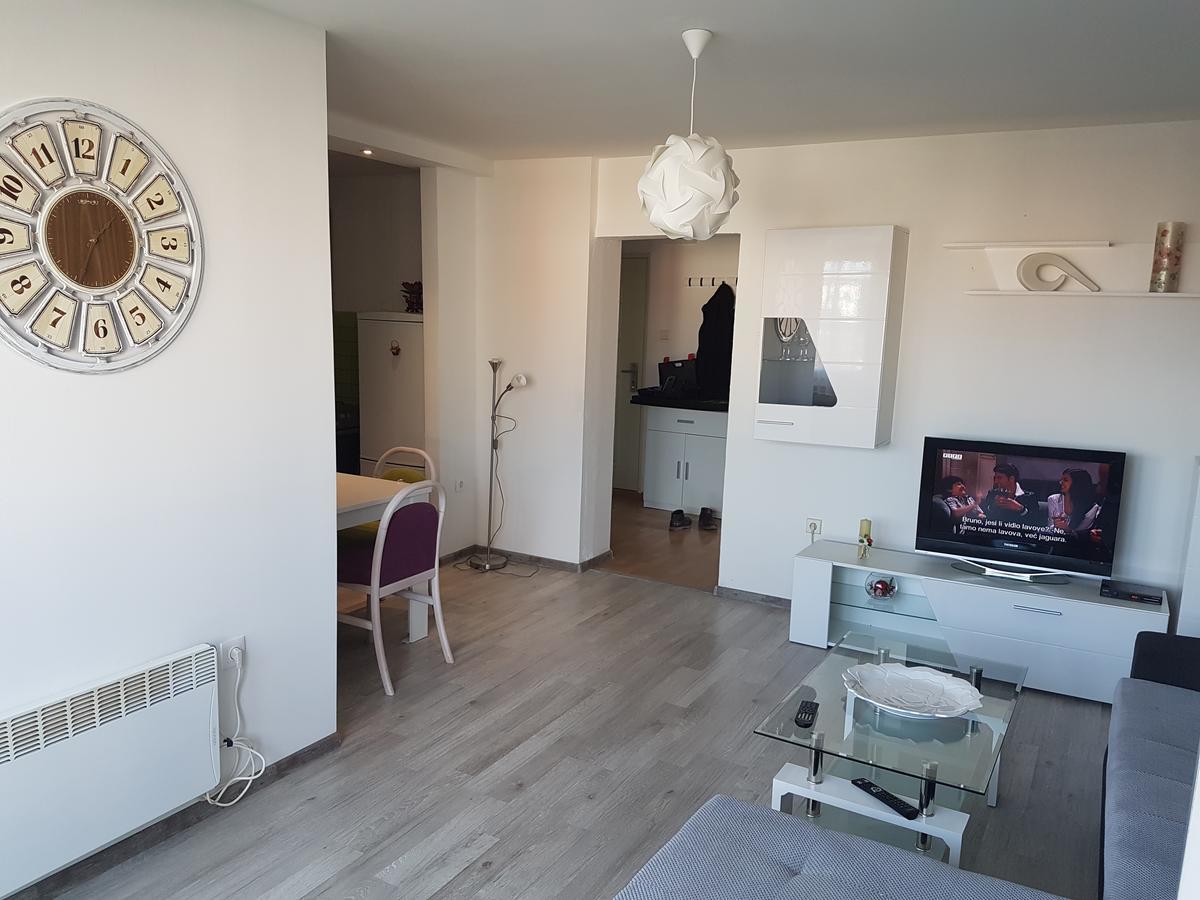 Apartman Vuk - Stan Na Dan บันยาลูกา ภายนอก รูปภาพ